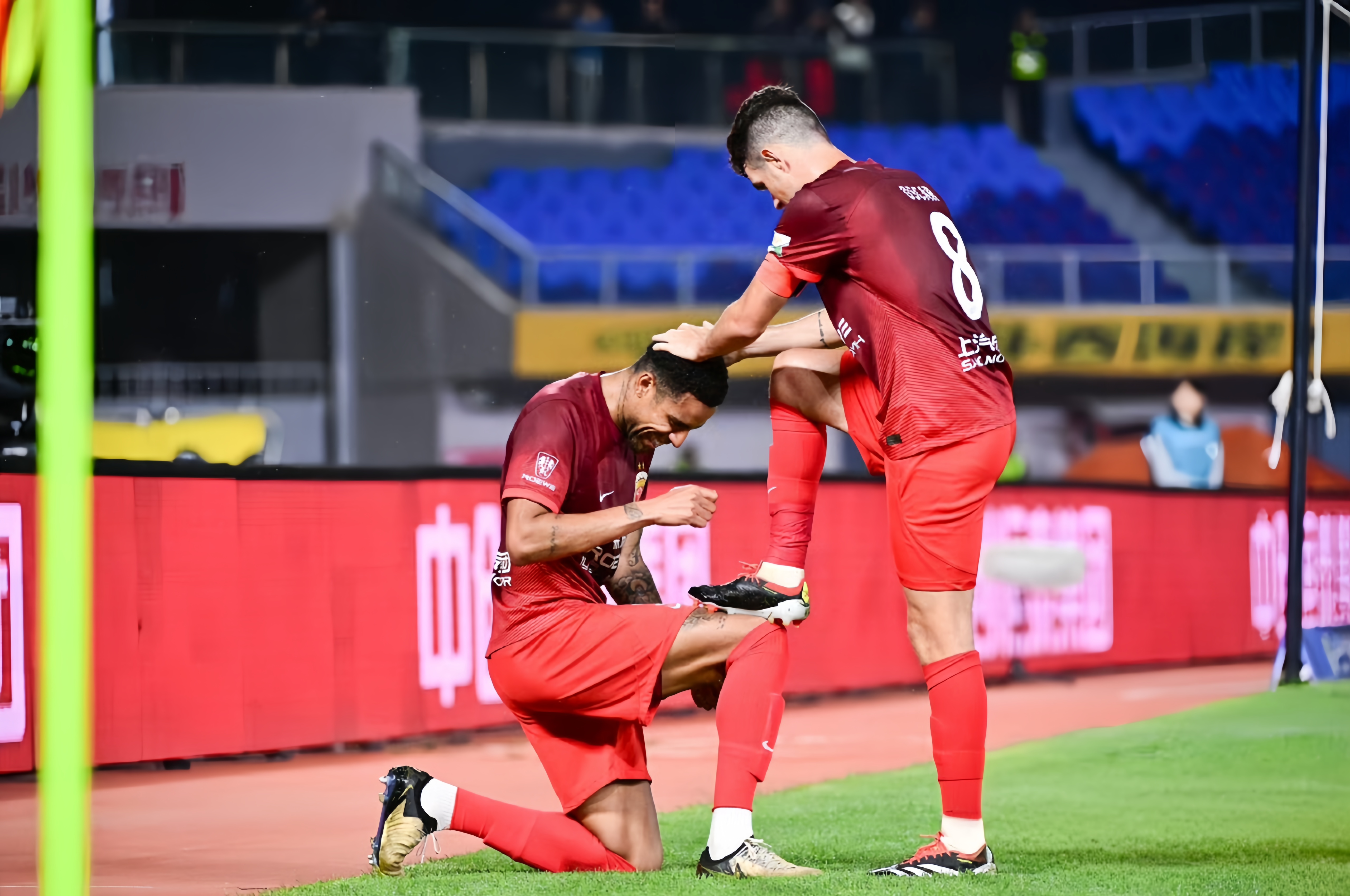 LOL投注平台 -关于加时末段西汉姆备战欧篮联；止住颓势细节曝光；更衣室稳定；阵容厚度经受考验的信息